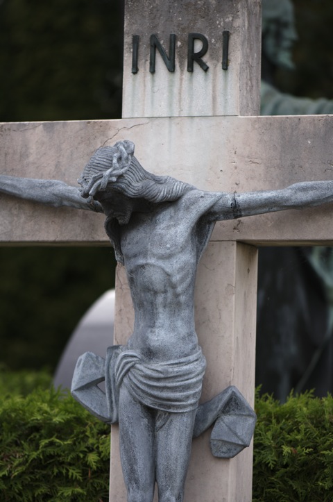 Bild: Auf Alten Friedhof zu Aichach mit der NIKON D300S und dem Objektiv AF-S Micro NIKKOR 105 mm 1:2,8G VR.