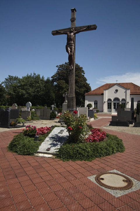 Bild: Auf dem Alten Friedhof von Aichach.