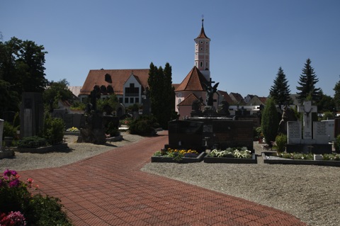 Bild: Auf dem Alten Friedhof von Aichach.