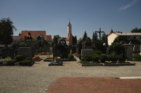Bild: Auf dem Alten Friedhof von Aichach.