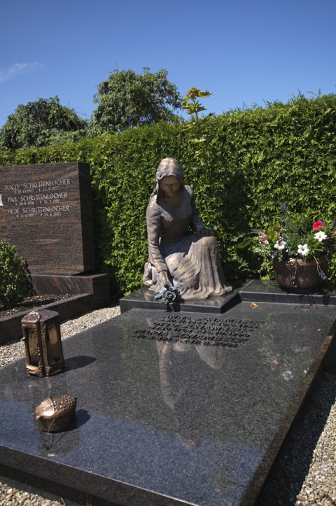 Bild: Auf dem Alten Friedhof von Aichach.