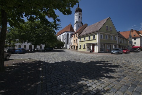 Bild: Unterwegs in der historischen Innenstadt von Aichach.