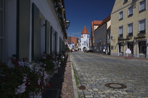 Bild: Unterwegs in der historischen Innenstadt von Aichach.