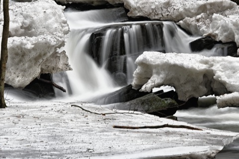 Bild: Der Selkefall bei Alexisbad. NIKON D700 mit AF-S NIKKOR 28-300 mm 1:3,5-5,6G ED VR ¦¦ ISO200 ¦ f/11 ¦ 2 s ¦ 150 mm.