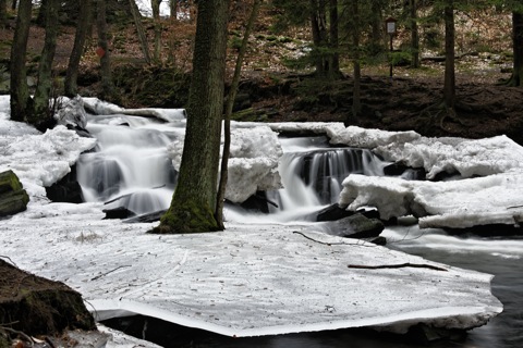 Bild: Der Selkefall bei Alexisbad. NIKON D700 mit AF-S NIKKOR 28-300 mm 1:3,5-5,6G ED VR ¦¦ ISO200 ¦ f/11 ¦ 1.6 s ¦ 52 mm.