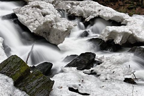 Bild: Der Selkefall bei Alexisbad. NIKON D700 mit AF-S NIKKOR 28-300 mm 1:3,5-5,6G ED VR ¦¦ ISO200 ¦ f/7,1 ¦ 1.6 s ¦ 62 mm.