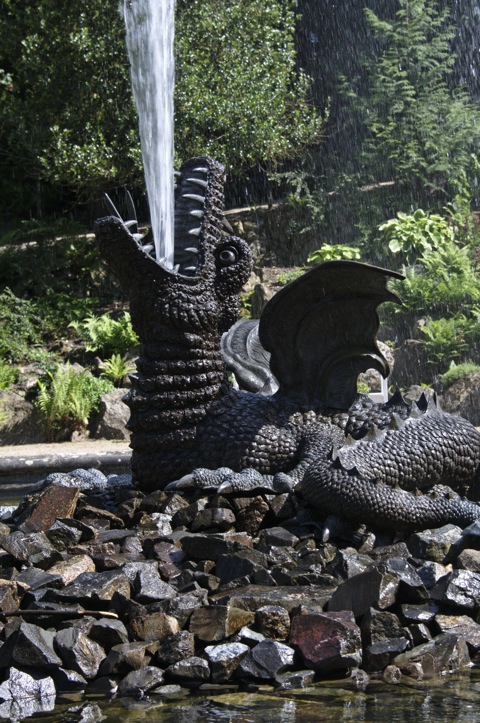 Bild: Der Lindwurm im Schlosspark zu Ballenstedt.