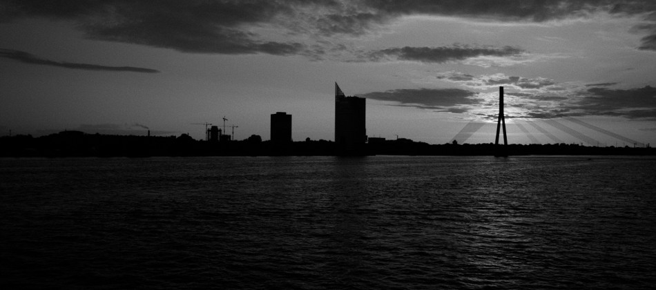 Bild: Sonenuntergang an der Daugava in Riga.