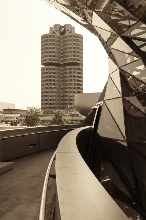 Bild: Unterwegs in der BMW Welt München mit NIKON D700 und CARL ZEISS Distagon T* 1,4/35 ZF.2.