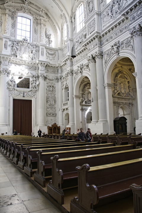 Bild: In der Theatinerkirche zu München.