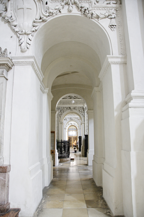 Bild: Im nördlichen Seitenschiff der Theatinerkirche zu München.