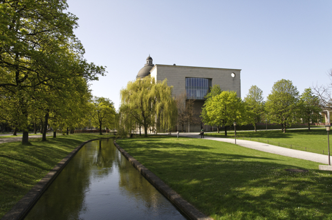 Bild: An der Staatskanzlei.