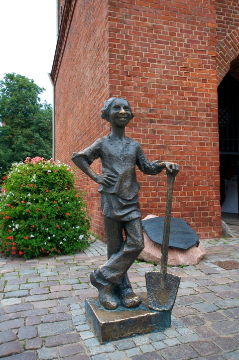 Bild: Das Bäckerdenkmal in Elbląg - früher Elbing in Westpreußen.