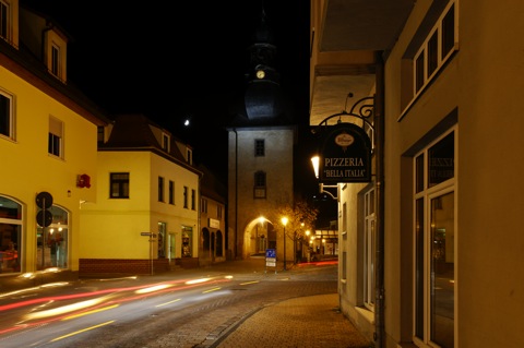 Bild: Blick vom Freimarkt in Hettstedt auf das Saigertor.