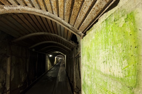 Bild: Im Tunnel zum Dammkar - Westliche Karwendelspitze. NIKON D700 mit CARL ZEISS Distagon T* 3,5/18 ZF.2 ¦¦ ISO1250 ¦ f/5.6 ¦ 1/8 s ¦ FX 18 mm.