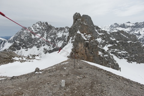 Bild: Am Dammkar an der Westlichen Karwendelspitze. NIKON D700 mit CARL ZEISS Distagon T* 3,5/18 ZF.2 ¦¦ ISO200 ¦ f/11 ¦ 1/640 s ¦ FX 18 mm.