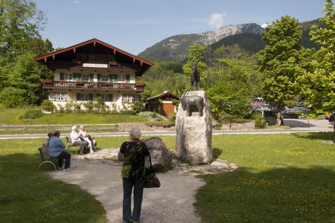 Bild: Am Königssee bei Berchtesgaden. NIKON D90 mit AF-S DX NIKKOR 18-200 mm 1:3,5-5,6G ED VR Ⅱ.