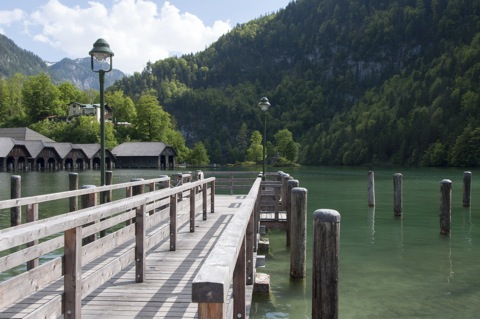 Bild: Am Königssee bei Berchtesgaden. NIKON D90 mit AF-S DX NIKKOR 18-200 mm 1:3,5-5,6G ED VR Ⅱ.