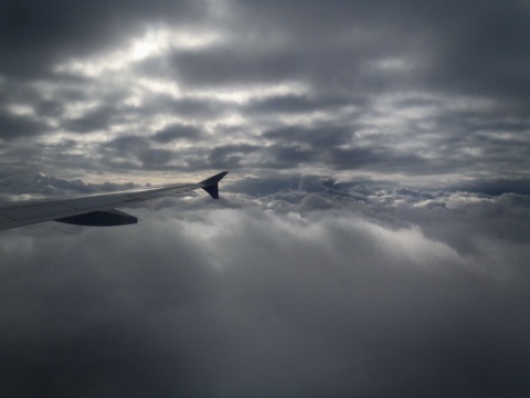 Bild: Impressionen von der Gewitterfront über Mitteldeutschland am 16.06.2011. Fotografiert mit OLYMPUS µTough-6020 auf dem Flug LH2049 von Berlin-Tegel nach München.