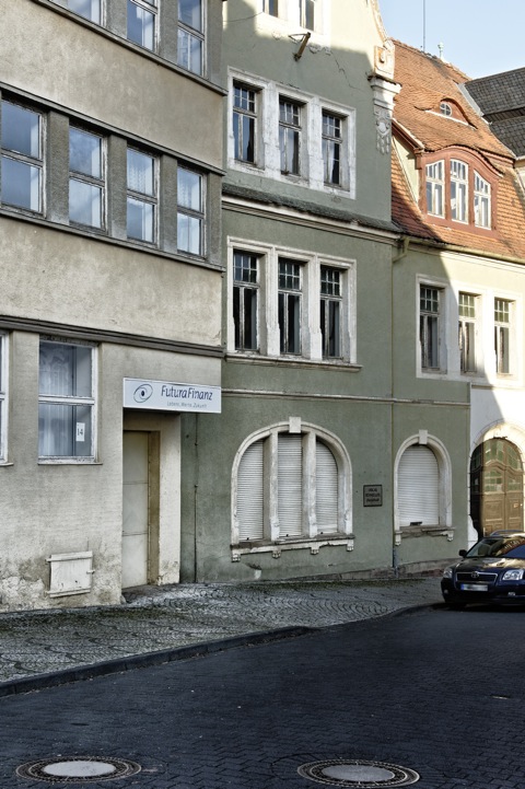 Bild: Verfallenes Landratsamt in der Altstadt von Mansfeld. NIKON D700 mit Objektiv AF-S NIKKOR 28-300 mm 1:3,5-5,6G ED VR.