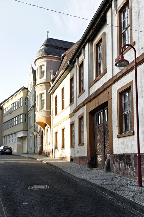 Bild: Verfallenes Landratsamt in der Altstadt von Mansfeld. NIKON D700 mit Objektiv AF-S NIKKOR 28-300 mm 1:3,5-5,6G ED VR.