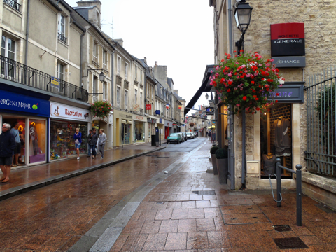Bild: An einem Regentag unterwegs in Bayeux mit der OLYMPUS µTough-6020.