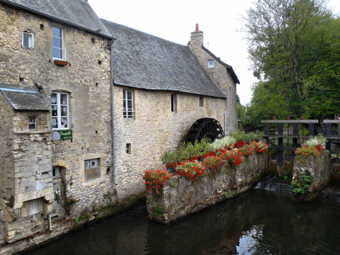 Bild: An einem Regentag unterwegs in Bayeux mit der OLYMPUS µTough-6020.