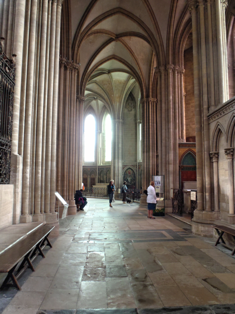 Bild: An einem Regentag unterwegs in Bayeux mit der OLYMPUS µTough-6020.