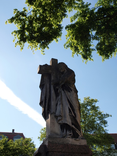 Bild: Auf dem ROCHUSFRIEDHOF im Stadtteil Gostenhof in Nürnberg.