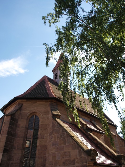 Bild: Auf dem ROCHUSFRIEDHOF im Stadtteil Gostenhof in Nürnberg.