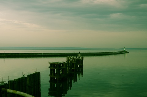 Bild: Morgenstimmung im Stadthafen von Sassnitz auf der Insel Rügen. NIKON D300s mit CARL ZEISS Distagon T* 1,4/35 ZF.2 ¦¦ ISO1600 ¦ f/5.6 ¦ 1/40 s ¦ FX 35 mm / DX 53 mm.