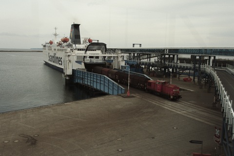 Bild: Verladung eines Güterzuges auf die SASSNITZ.