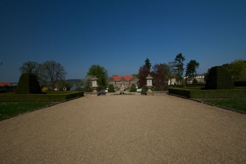 Bild: Im Garten des Kleinen Schlosses zu Blankenburg im Harz. Aufnahme vom 18.04.2011 mit Nikon D300S und SIGMA 10-20mm F3.5 EX DC HSM.