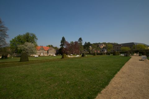 Bild: Im Garten des Kleinen Schlosses zu Blankenburg im Harz. Aufnahme vom 18.04.2011 mit Nikon D300S und SIGMA 10-20mm F3.5 EX DC HSM.