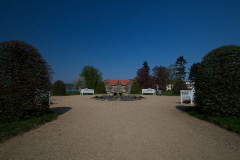 Bild: Im Garten des Kleinen Schlosses zu Blankenburg im Harz. Aufnahme vom 18.04.2011 mit Nikon D300S und SIGMA 10-20mm F3.5 EX DC HSM.