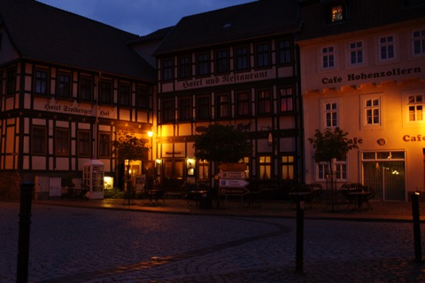 Bilder: Abendstimmung in der historischen Fachwerkstadt Stolberg im Harz.