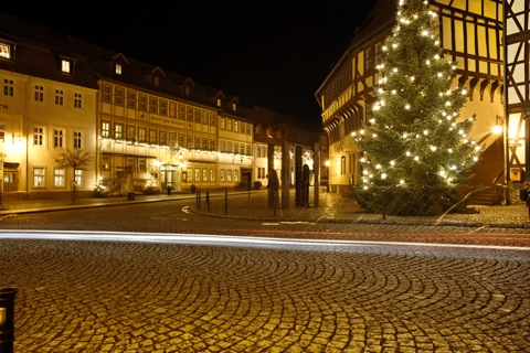 Bild: Unterwegs bei Nacht in der historischen Fachwerkstadt Stolberg im Harz. NIKON D700 mit Objektiv CARL ZEISS Distagon T* 2,8/25 ZF.