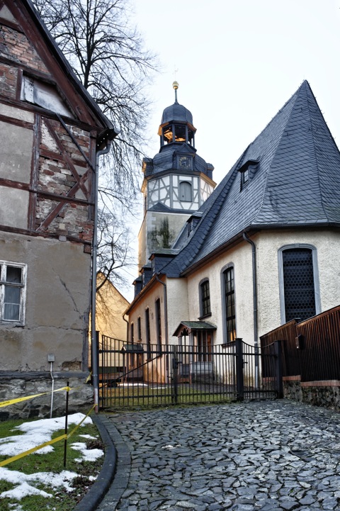 Bild: Die Kirche zu Wippra während der Blauen Stunde.