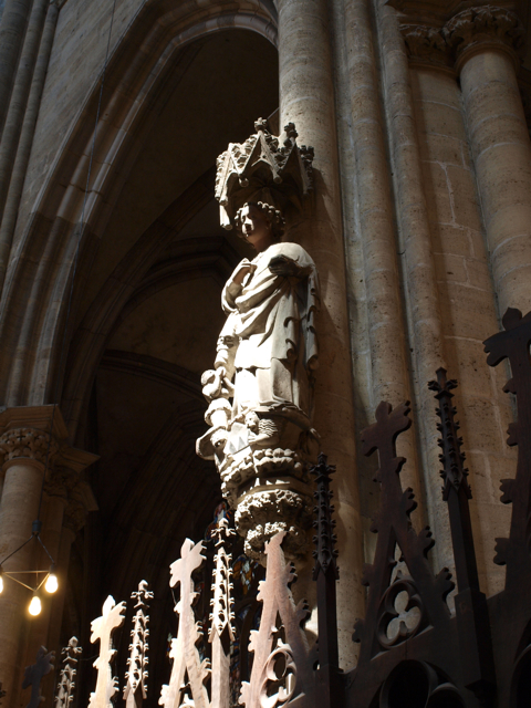 Bild: Skulpturen im Dom zu Halberstadt. Bild: Skulpturen im Dom zu Halberstadt. Olympus E520 mit Objektiv Olympus Zuiko Digital 14-42 mm F3.5-5.6.