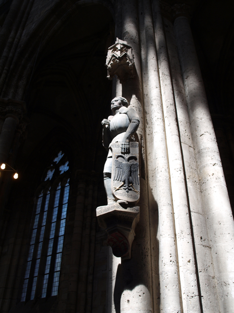 Bild: Skulpturen im Dom zu Halberstadt. Bild: Skulpturen im Dom zu Halberstadt. Olympus E520 mit Objektiv Olympus Zuiko Digital 14-42 mm F3.5-5.6.