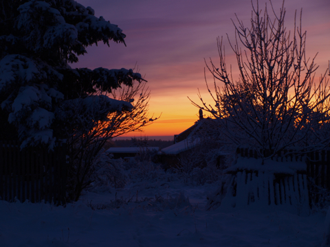 Bild: Sonnenaufgang an einem kalten Wintertag im Januar über Greifenhagen im Landkreis Mansfeld-Südharz. Olympus E520 mit Objektiv Olympus Zuiko Digital 14-42 mm F3.5-5.6.