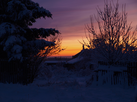 Bild: Sonnenaufgang an einem kalten Wintertag im Januar über Greifenhagen im Landkreis Mansfeld-Südharz. Bild: Sonnenaufgang an einem kalten Wintertag im Januar über Greifenhagen im Landkreis Mansfeld-Südharz. Olympus E520 mit Objektiv Olympus Zuiko Digital 14-42 mm F3.5-5.6.