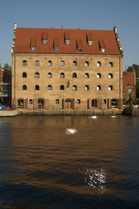 Bild: Westpreußen - Blick auf einen restaurierten Speicher in Gdańsk (Danzig). Bild © 2011 by Birk Karsten Ecke.