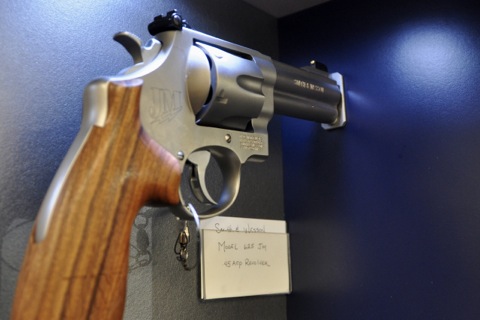 Bild: Revolver von Smith & Wesson im Kaliber .45.