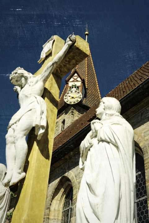 Bild: An der Kirchenburg zu Effeltrich. NIKON D700 mit AF-S NIKKOR 24-120 mm 1:4G ED VR.