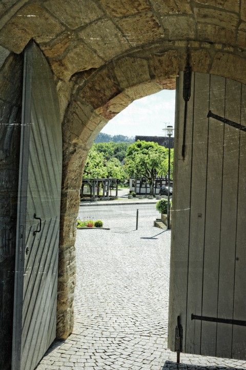 Bild: In der Kirchenburg zu Effeltrich. NIKON D700 mit AF-S NIKKOR 24-120 mm 1:4G ED VR.