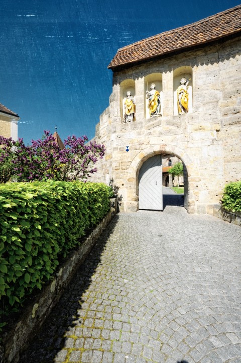 Bild: Eingang zur Wehrkirche von Effeltrich in Oberfranken.