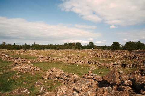 Bild: Die Ruinen der Burg Ismantorp auf der Insel Öland. NIKON D700 und AF-S NIKKOR 24-120 mm 1:4G ED VR.