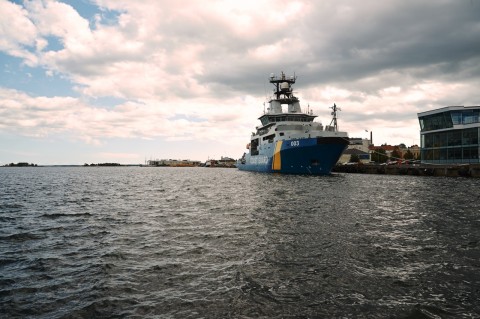 Bild: Schiff der Küstenwache im Hafen von Karlskrona. NIKON D700 mit AF-S NIKKOR 24-120 mm 1:4G ED VR.
