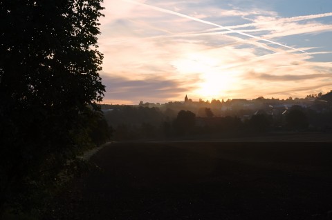 Bild: Unterharz - Sonnenaufgang über Bräunrode. NIKON D700 und AF-S NIKKOR 24-120 mm 1:4G ED VR. ISO 200 ¦ f/11 ¦ 24 mm ¦ 1/20 s ¦ kein Blitz. Klicken Sie auf das Bild um es zu vergrößern.